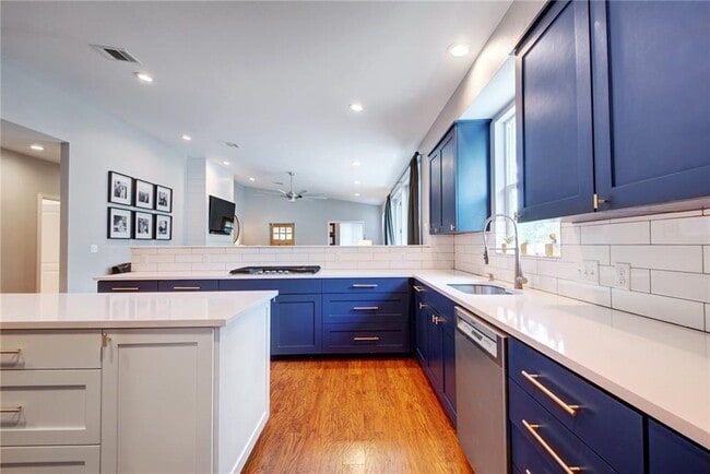 Building Photo - 2604 N Shields Dr