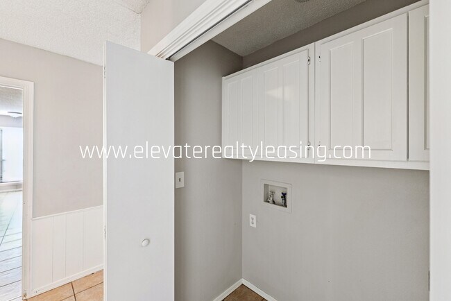 Building Photo - 11168 S Douglas Ave