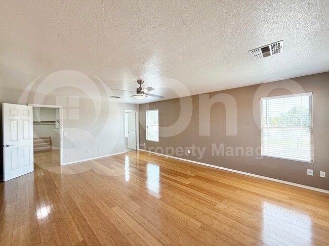 Building Photo - 681 E Woodsman Pl