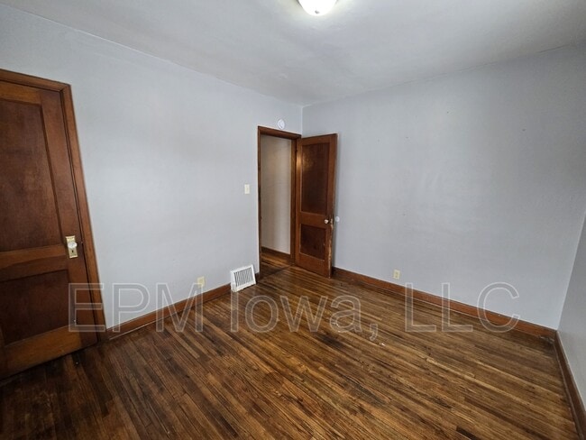 Building Photo - 401 Charles St