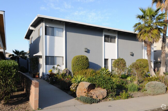 Primary Photo - 5045 Nautilus St