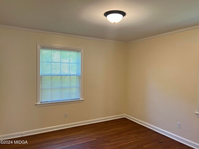 Building Photo - 110 Bragg St