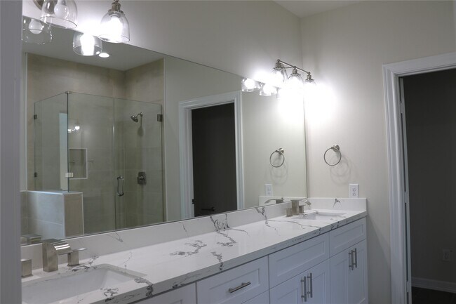 Building Photo - 16610 Bonnie Sean Dr
