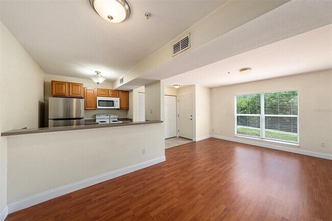 Building Photo - 455 Alt 19