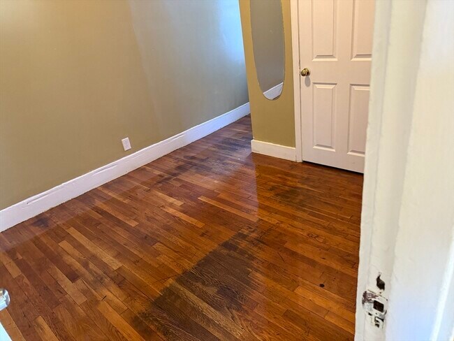 Building Photo - 602 Hyde Park Ave