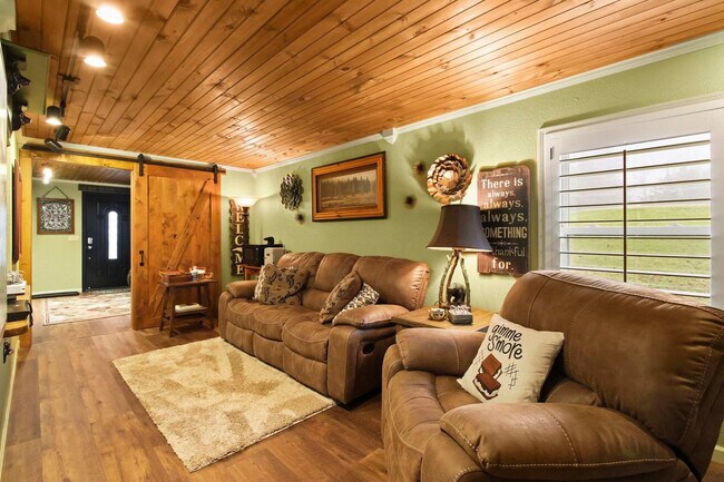 Building Photo - 100 Hemlock Spur