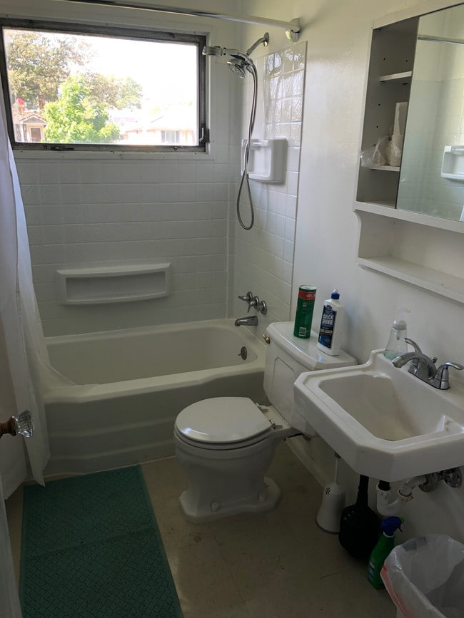 Building Photo - 242 Hampton Pkwy