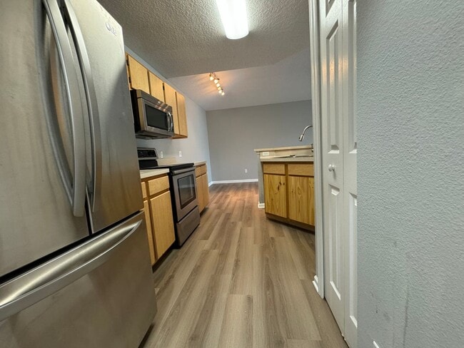 Building Photo - Charming 1-Bedroom Condo – 3rd Floor | Gat...