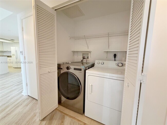 Building Photo - 19501 W Country Club Dr