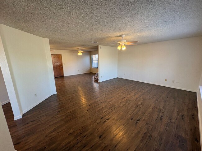 Building Photo - 636 Ramblewood Ct