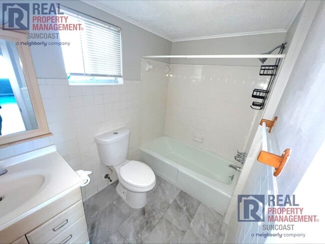 Building Photo - 4109 Lake Bayshore Dr