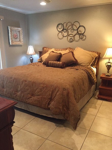 King size bed/master - 1961 Park Terrace Pl