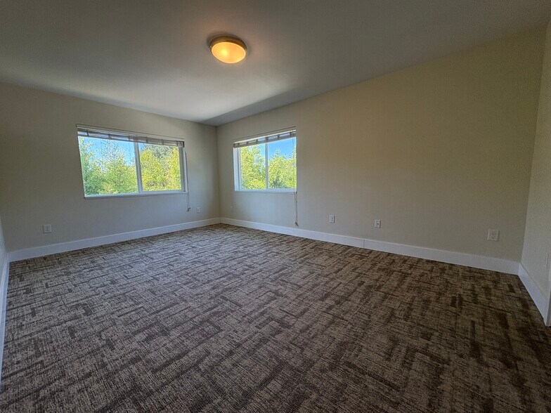 Building Photo - 9223 SW Terwilliger Blvd