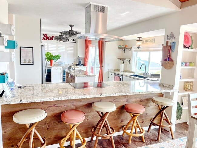 Building Photo - Wailuku Heights Executive Style 3Bed/2Bath Furnished Upstairs Home - Pool w/ cabanas - Most Utili...