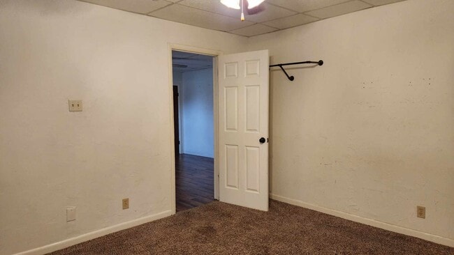 Building Photo - 1613 W Noble Ave