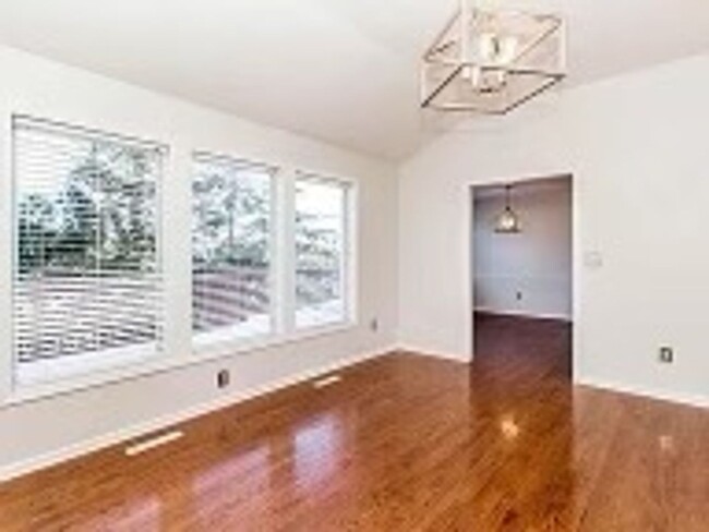Building Photo - 4BR/3BR Home - $2,200/month