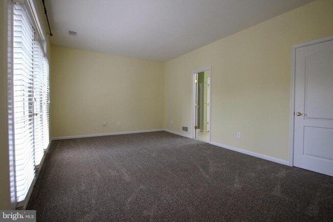 Building Photo - 40424 Milford Dr