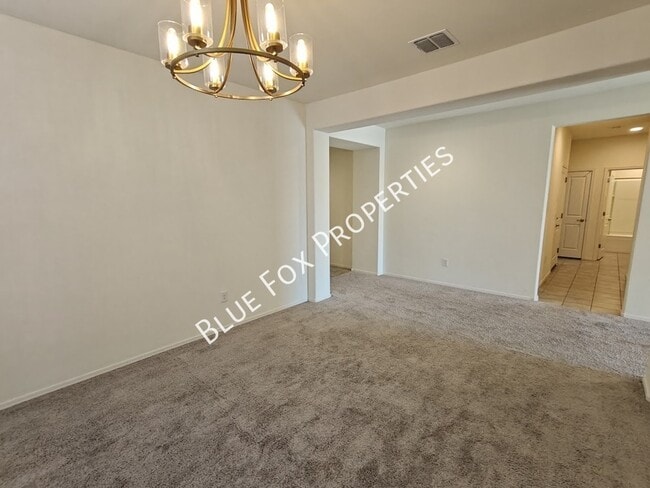 Building Photo - 5525 W Lazy Farm Dr