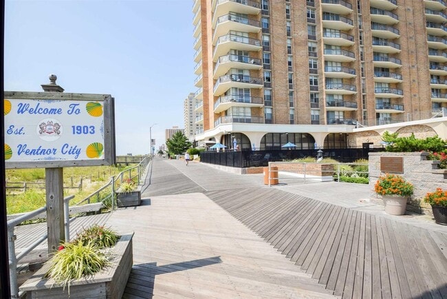 Building Photo - 4800 Boardwalk-1902-1902