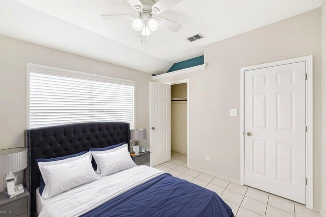 Building Photo - 3-Bedroom Home for Lease in Carrollton – U...