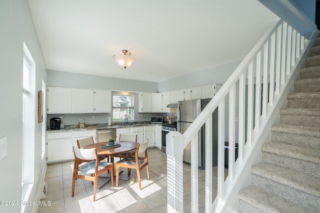 Building Photo - 9 Bolster Ln NE