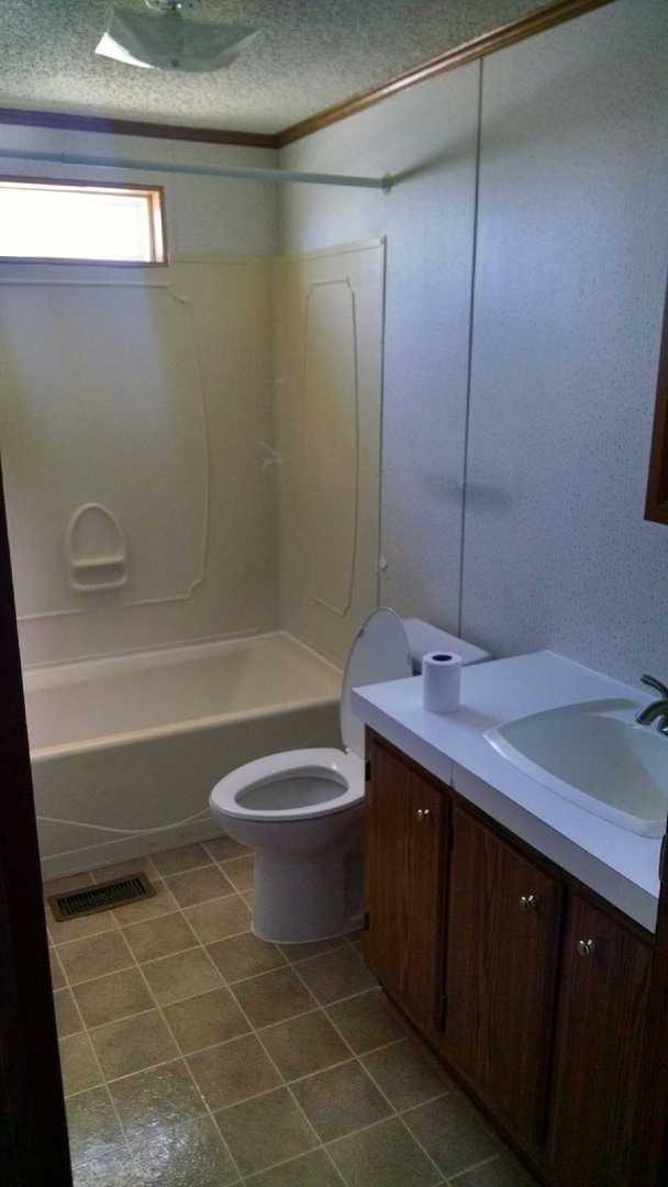 Building Photo - Affordable 3 bedroom 2 bathroom mobile home!