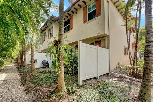 Building Photo - 117 E Prive Cir