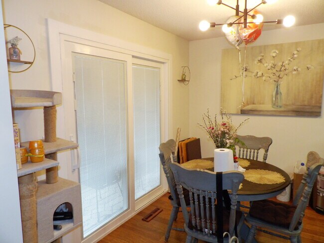 Building Photo - Spacious 3BR + Bonus Room in Inver Grove Heights – Attached Garage & Pet Friendly!