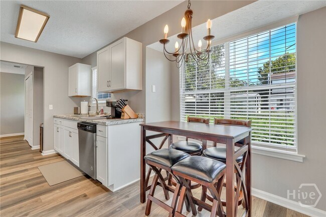 Building Photo - 11 Ropemaker Ct