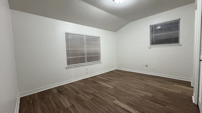 Building Photo - 5421 S Lee Ave