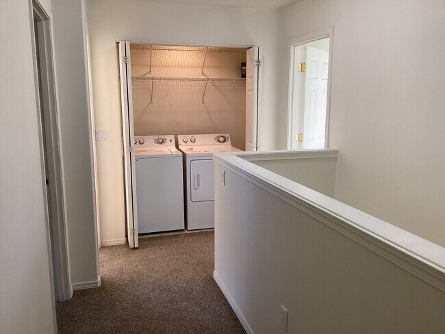 Building Photo - r1813/1815/1817