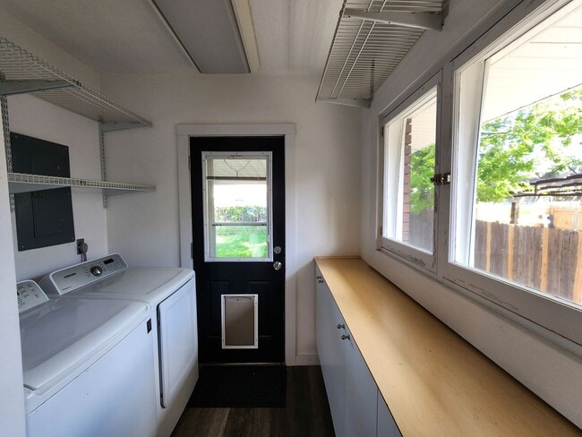 Building Photo - HONEY! Stop Scrolling! - FABULOUS!!!! Downtown SLC 3 bd house!
