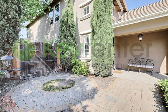 Building Photo - 6820 Cherry Ridge Cir