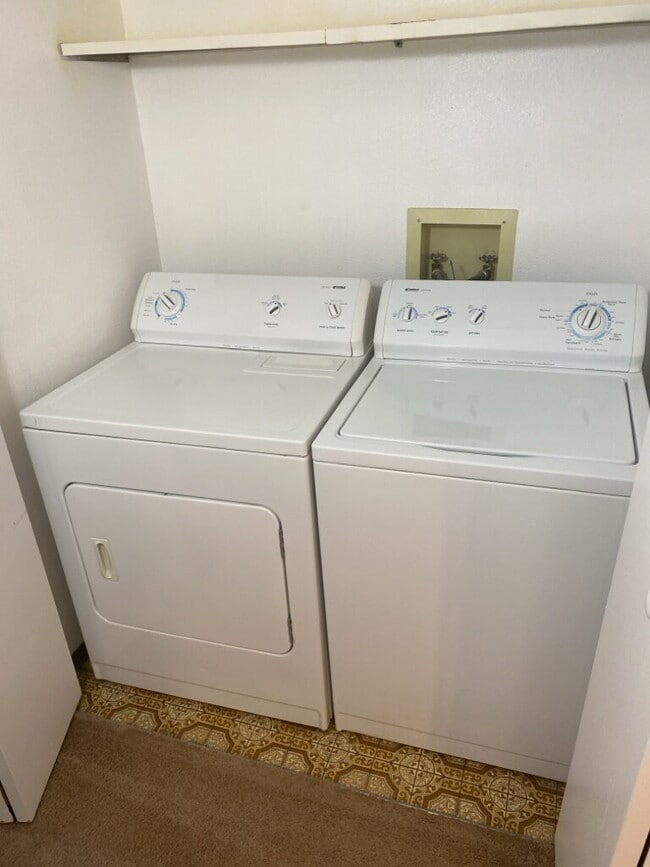 Building Photo - "Charming 1-Bedroom Condo with Cozy Fireplace and Garage in Prime Denver Location!"  Available Now!