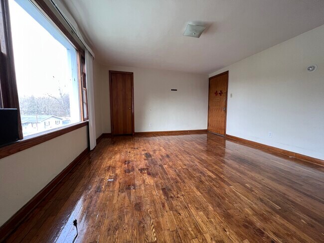 Family Room 2 - 101 Lough St