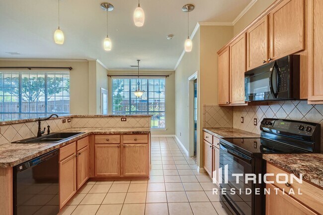 Building Photo - 6018 Holly Crest Ln