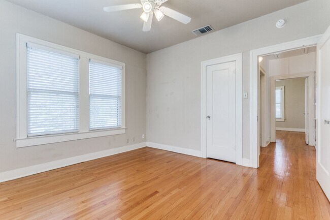 Building Photo - 526 Pershing Ave