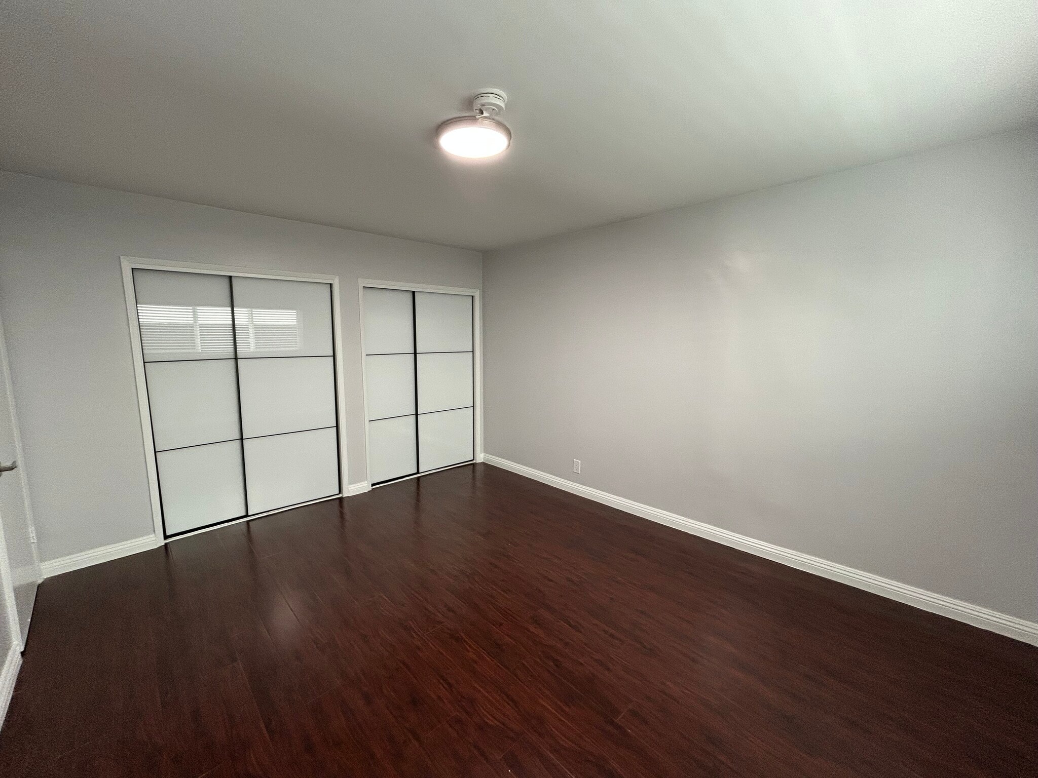 Bedroom - 325 S Doheny Dr