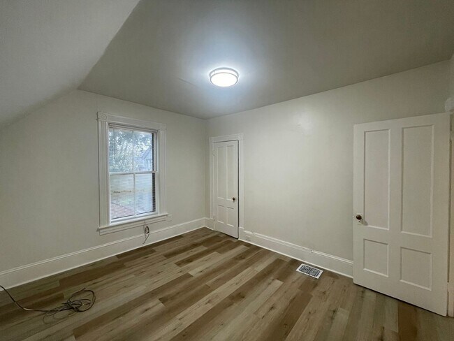 Building Photo - 475 Wilson St