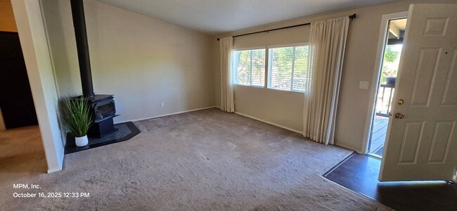 Building Photo - Large 3 bedroom home in the country