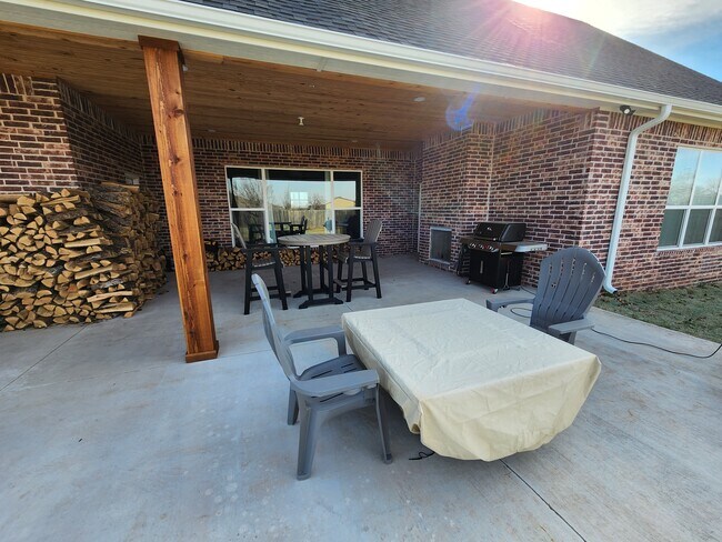shared patio - 8321 SW 109th Ter