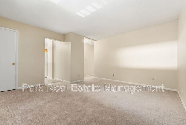 Building Photo - 6 Shepherd Ln