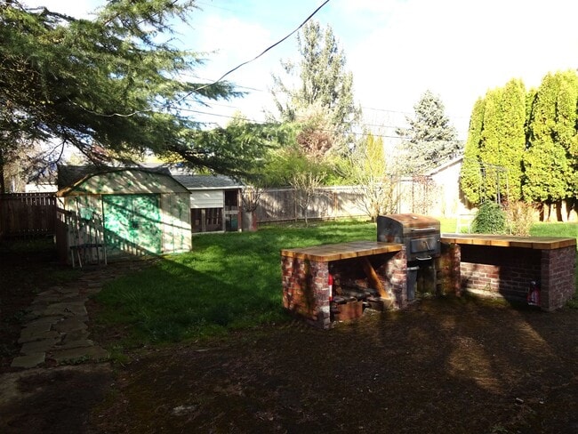 Building Photo - Coming Soon - Cute & Convenient Springfield Home.