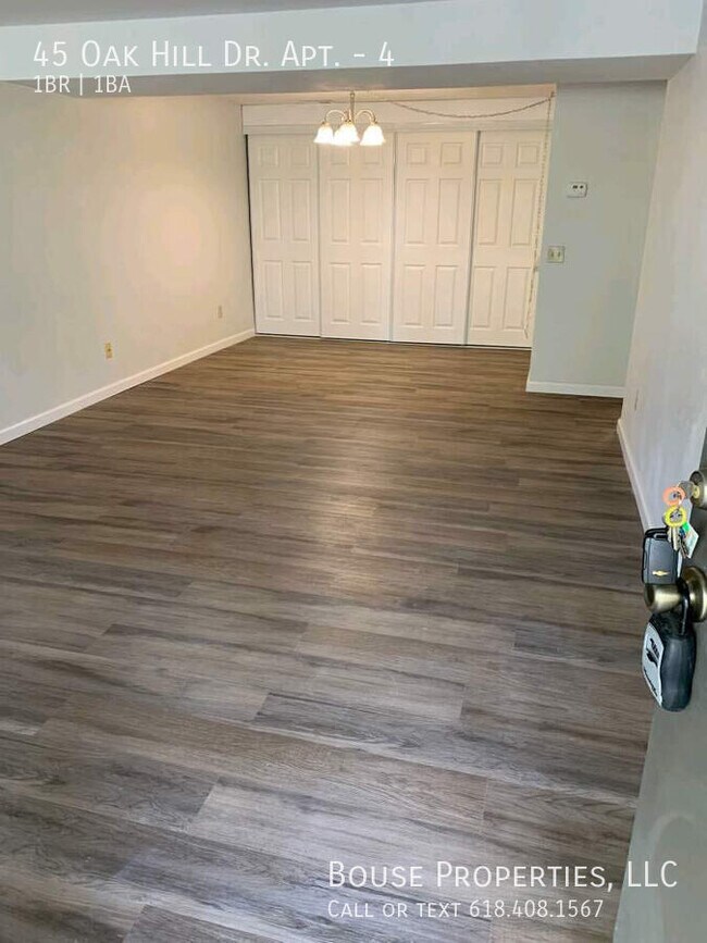 Building Photo - 45 Oak Hill Dr