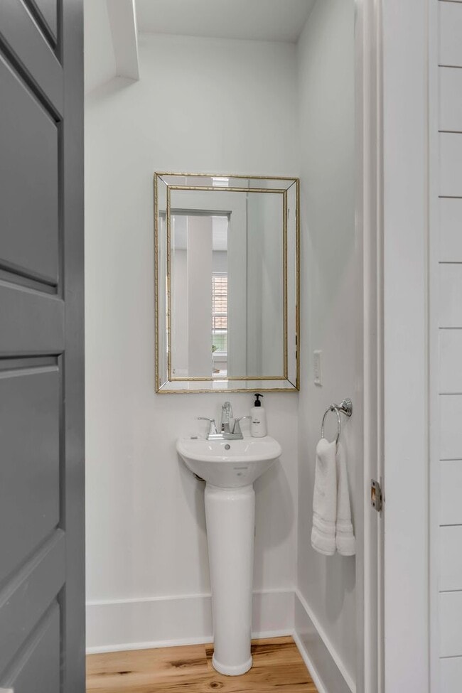 Building Photo - AVAILABLE NOW Downtown Rental