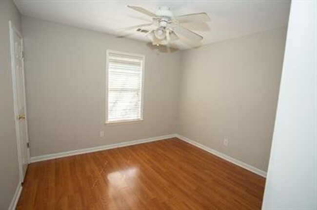 Building Photo - Beautiful 3-Bedroom Home in Cordova-Modern...