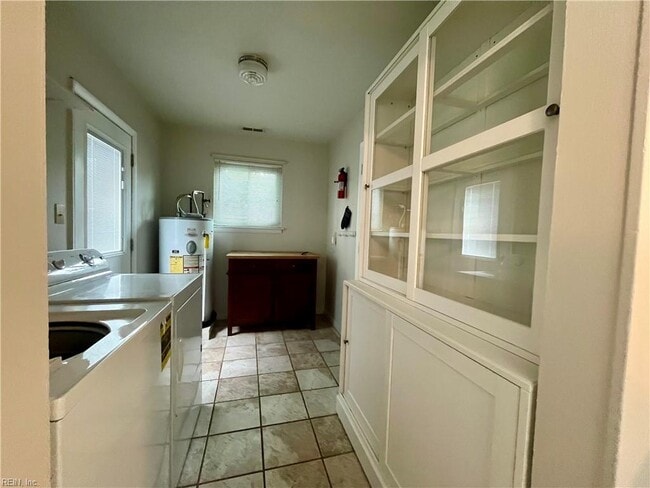 Building Photo - 3905 Brentwood Crescent