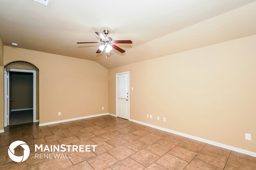 Building Photo - 7625 Hollow Forest Dr