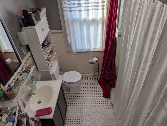 Building Photo - 43 Sargent Ave