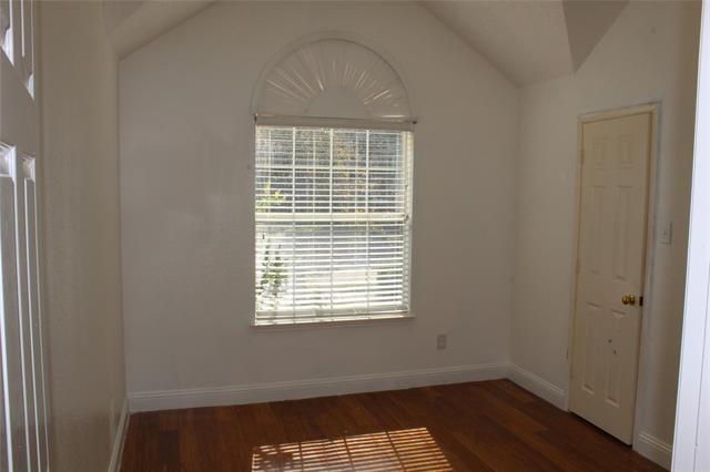 Building Photo - 3325 Bluegrass Dr